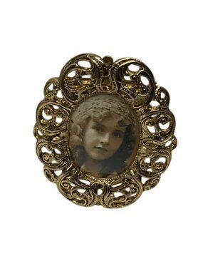 Victorian Style Vintage Gold Tone Ornate Filigree Portrait Frame Brooch